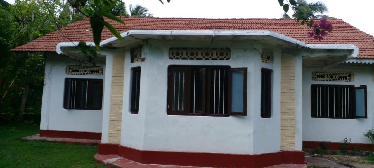 Colonial Surfing Villa Hostel & Home Stay Midigama East Oda fotoğraf