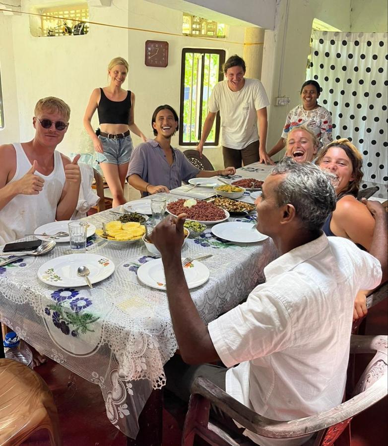 Colonial Surfing Villa Hostel & Home Stay Midigama East Dış mekan fotoğraf