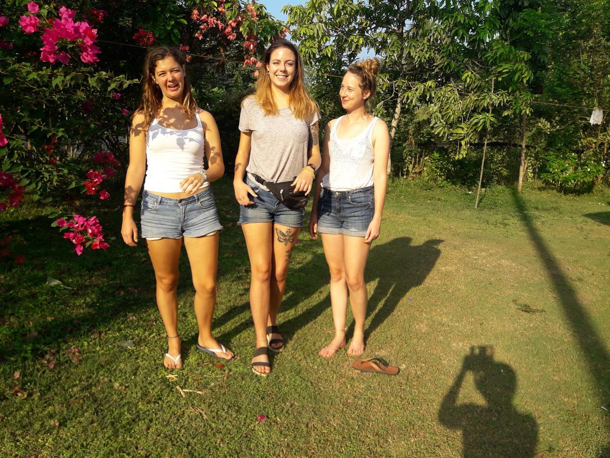 Colonial Surfing Villa Hostel & Home Stay Midigama East Dış mekan fotoğraf