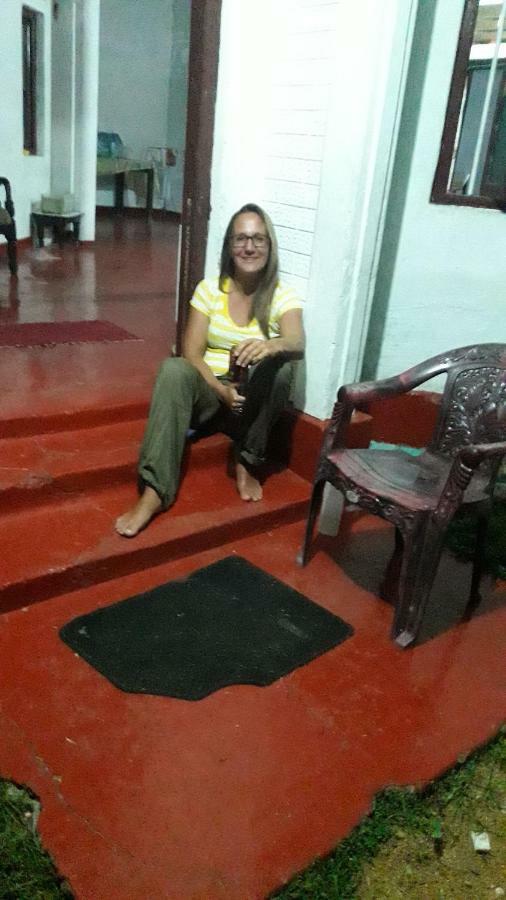 Colonial Surfing Villa Hostel & Home Stay Midigama East Dış mekan fotoğraf