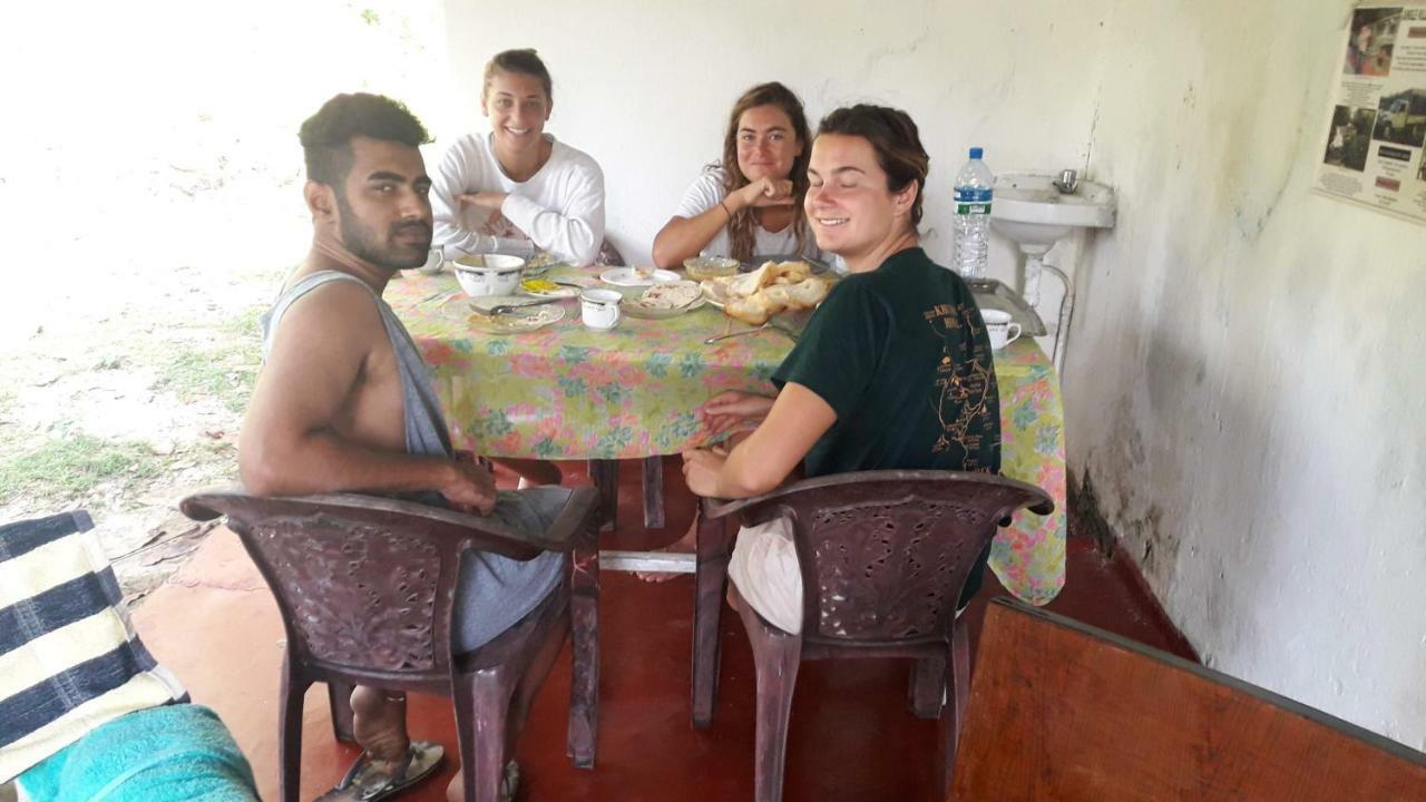Colonial Surfing Villa Hostel & Home Stay Midigama East Dış mekan fotoğraf