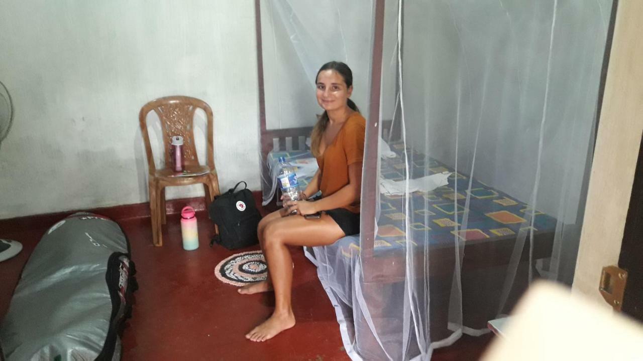 Colonial Surfing Villa Hostel & Home Stay Midigama East Dış mekan fotoğraf